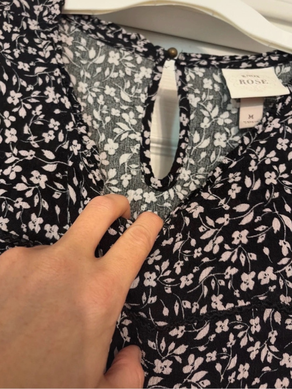 Knox Rose Black Floral Keyhole dress